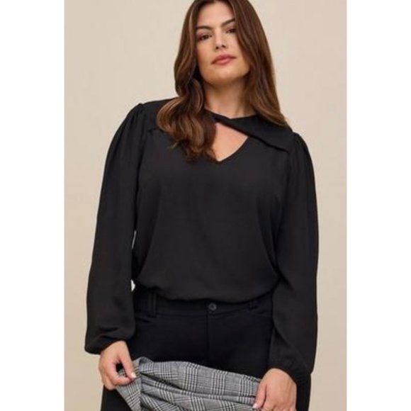 torrid Tops - •SOLD•TORRID Black Georgette Twist Front Keyhole Balloon Sleeve Women’s Blouse